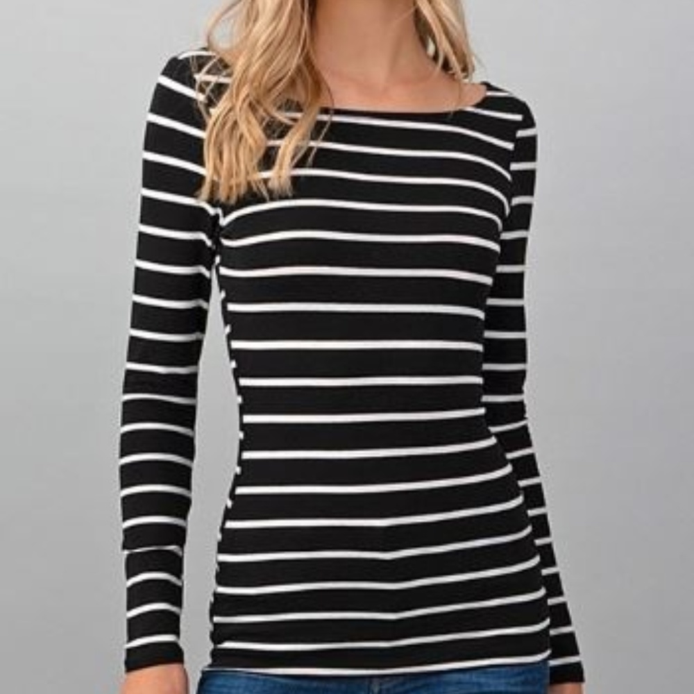 BLACK/WHITE STRIPPED LONG SLEEVE